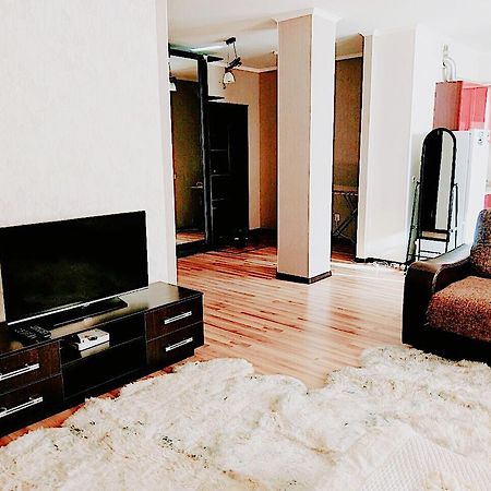 Apartment on Sauran Str Center Astana Extérieur photo